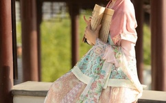 青青草原中文字幕MV